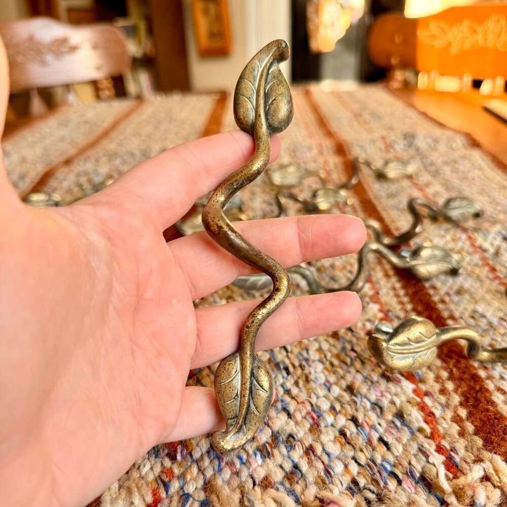 ONE Vintage Antique Brass Twisted Vine Drawer Pull